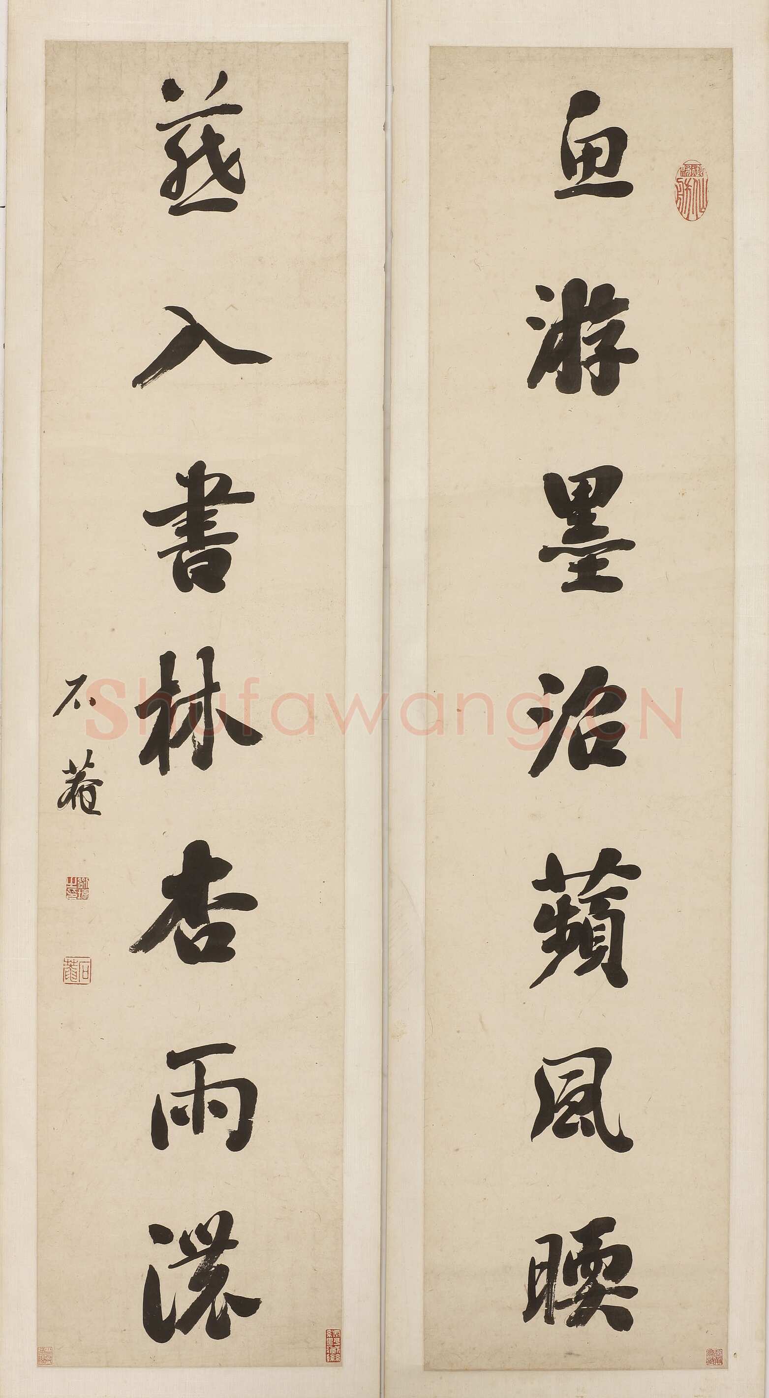 刘墉《行书鱼游燕入七言联》162×33cm×2 无锡博物院藏