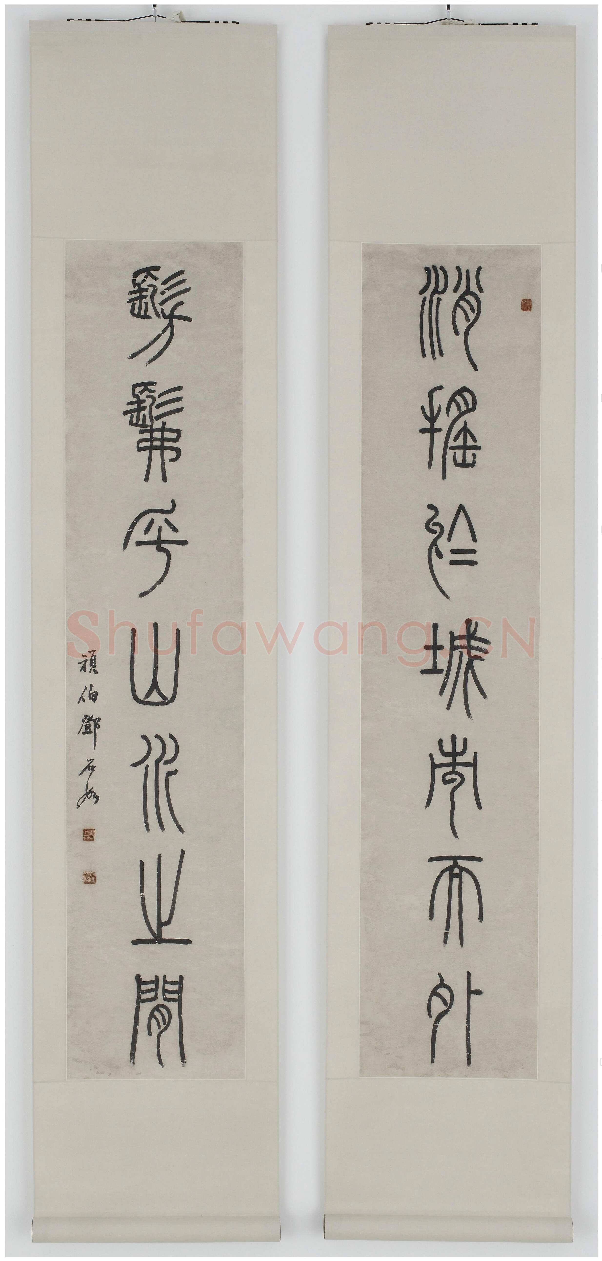 邓石如《逍遥仿佛篆书七言联》192.0x39.4 cm 墨迹纸本 美国弗利尔美术馆藏