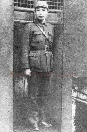 周恩来赠曹天风先生行书联 1939年3月30日 浙江省博物馆藏