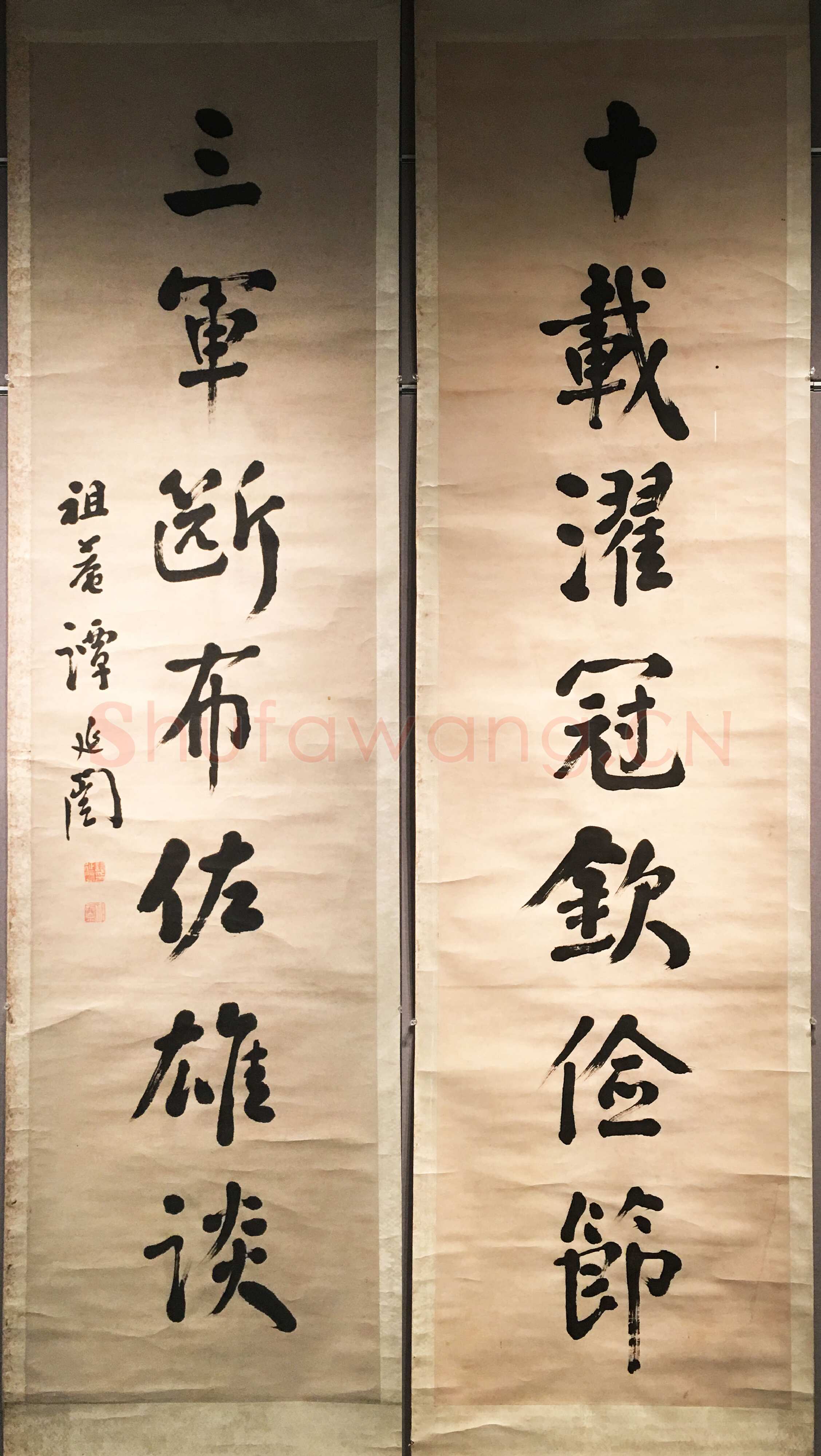 谭延闿《行书十载三军七言联》纸本行书 177×46cm×2 南京市博物馆藏