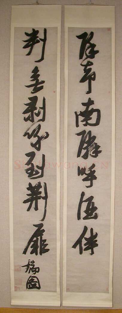 张瑞图《行书除却判无七言联》轴 纸本 281.9×45.7厘米× 纽约大都会艺术博物馆藏