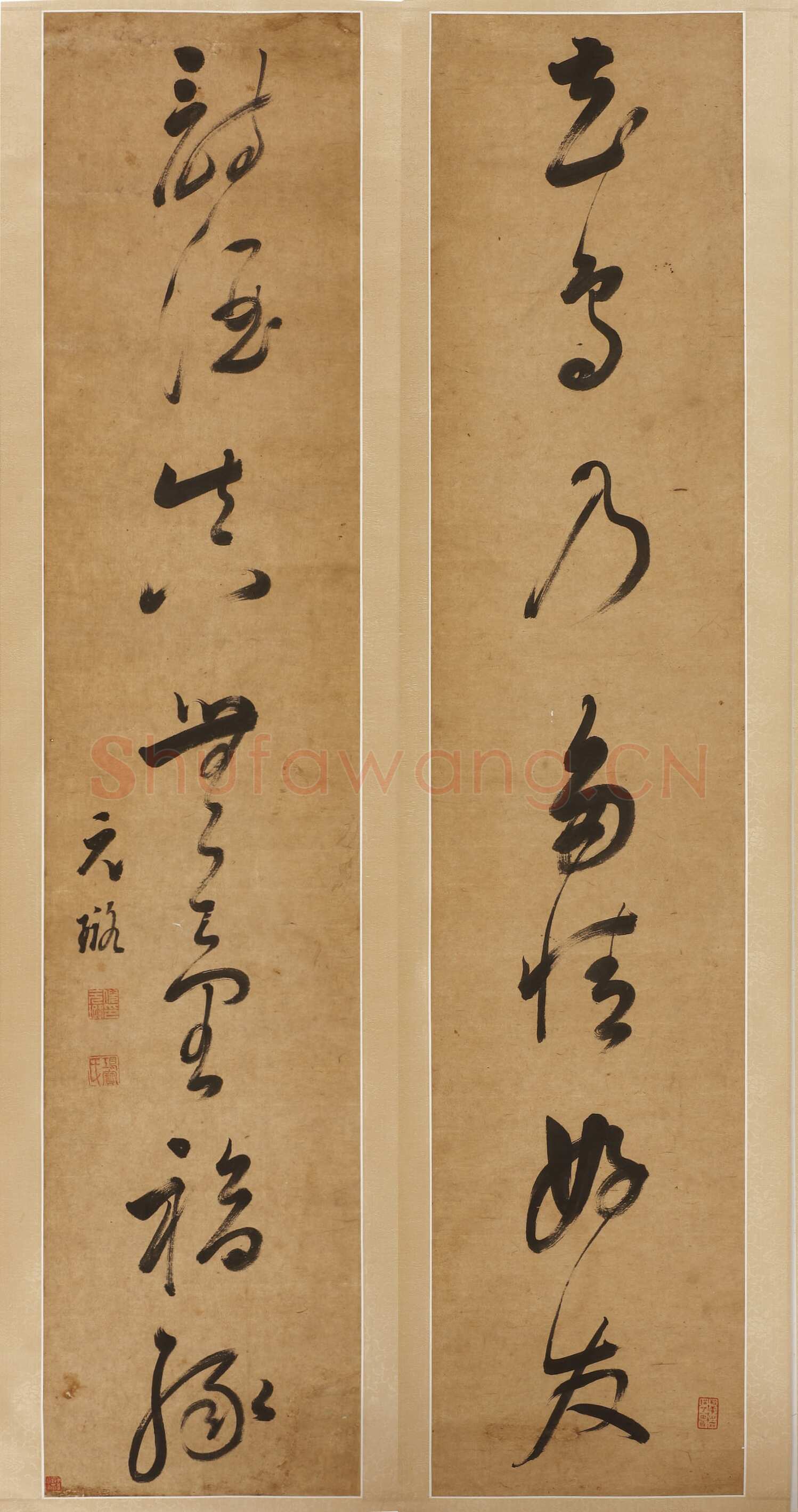 倪元璐《草书“花鸟诗酒”七言联轴》116×24cm×2 无锡博物院藏