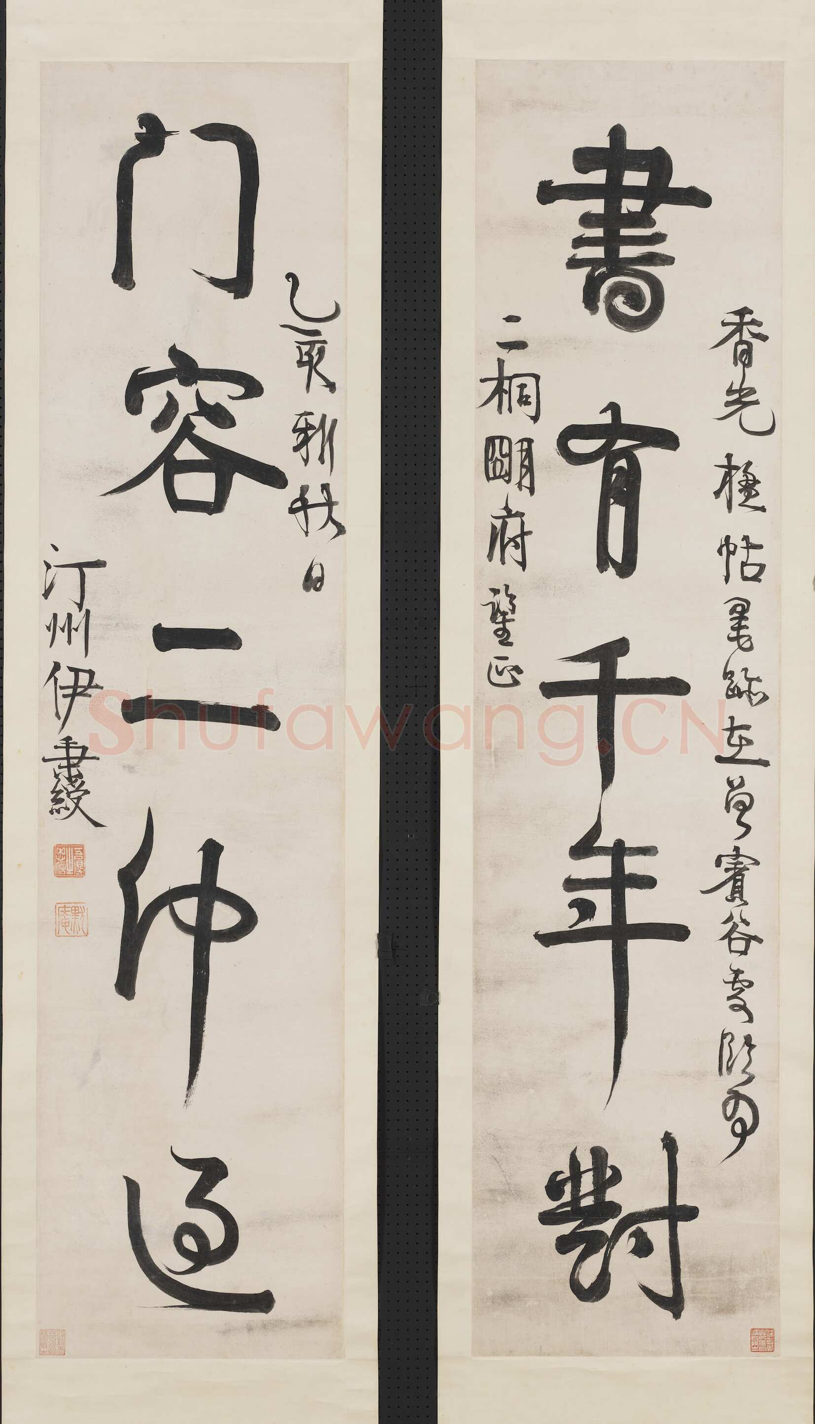 伊秉绶《行书书有门容五言联》纸本行书 134.7×32cm×2 1815年 台北故宫博物院藏